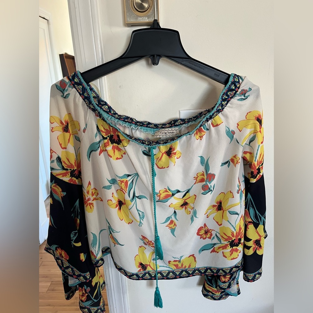 Flying tomato long sleeve top 🌼